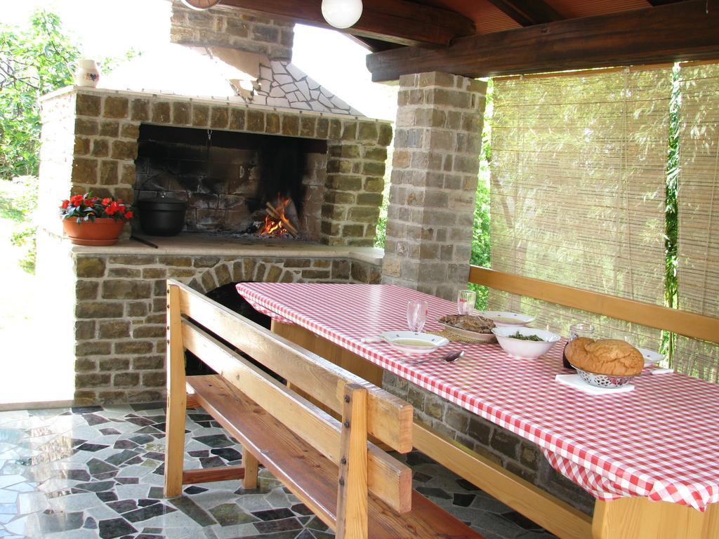 Guest House Nena Motovun Quarto foto